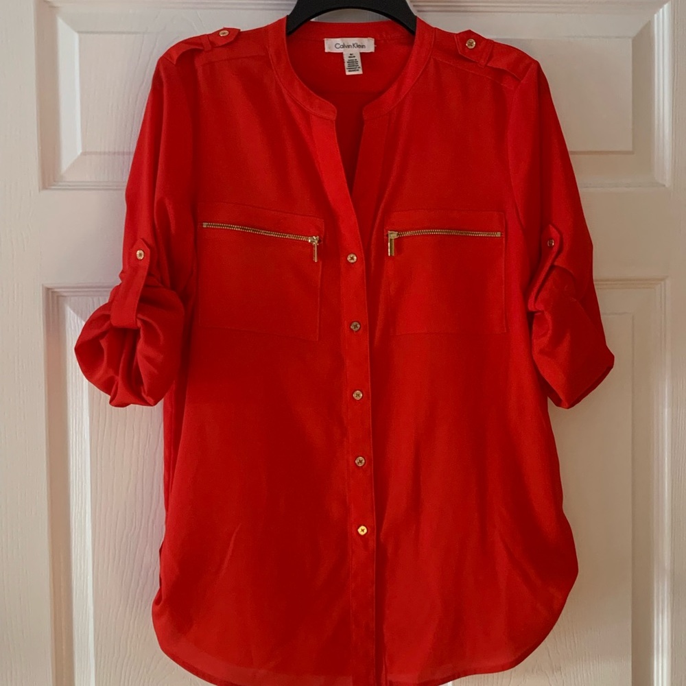 Ladies 3/4 sleeve blouse.